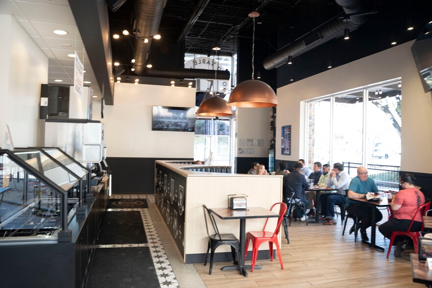 More Photos Of 842 NW Loop 410 Fwy, San Antonio Freestanding For Lease