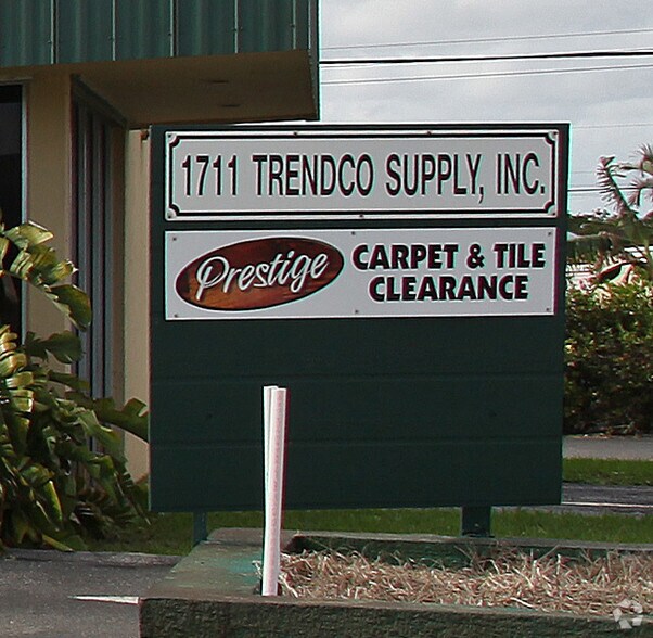 More Photos Of 1683-1711 Latham Rd, West Palm Beach Light Distribution For Lease