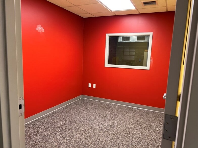 More Photos Of 1112-1128 Broadway St, Quincy Flex For Lease