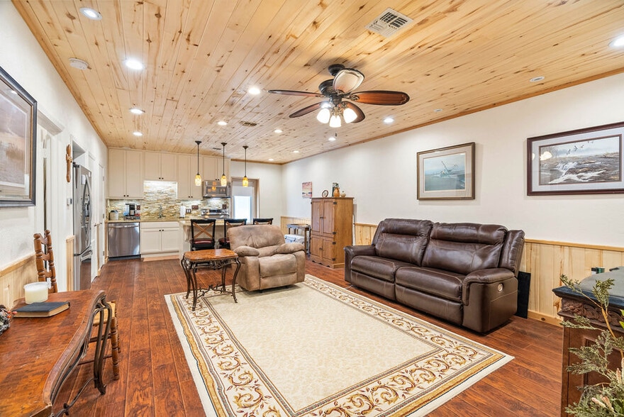 More Photos Of 724 Rowan St, Rockport Office For Sale