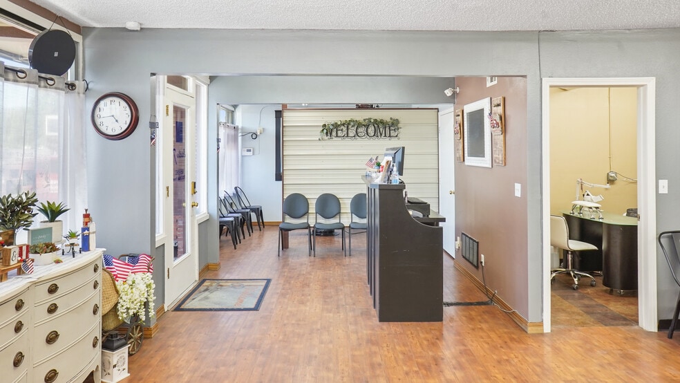 More Photos Of 702 E Main St, Othello Storefront Retail Office For Lease