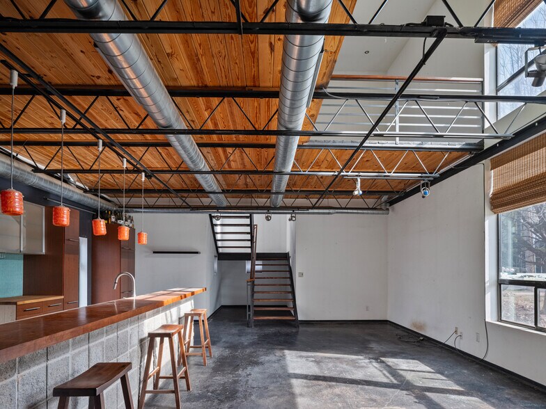 More Photos Of 33 Ne 7th St, Oklahoma City Office For Sale