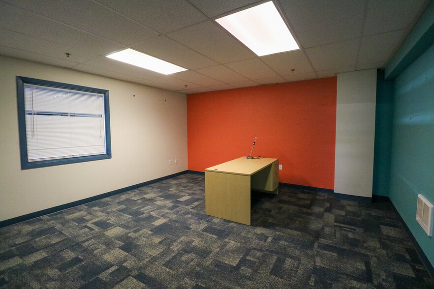 More Photos Of 181 Anderson Ave, Coos Bay Department Store For Sale