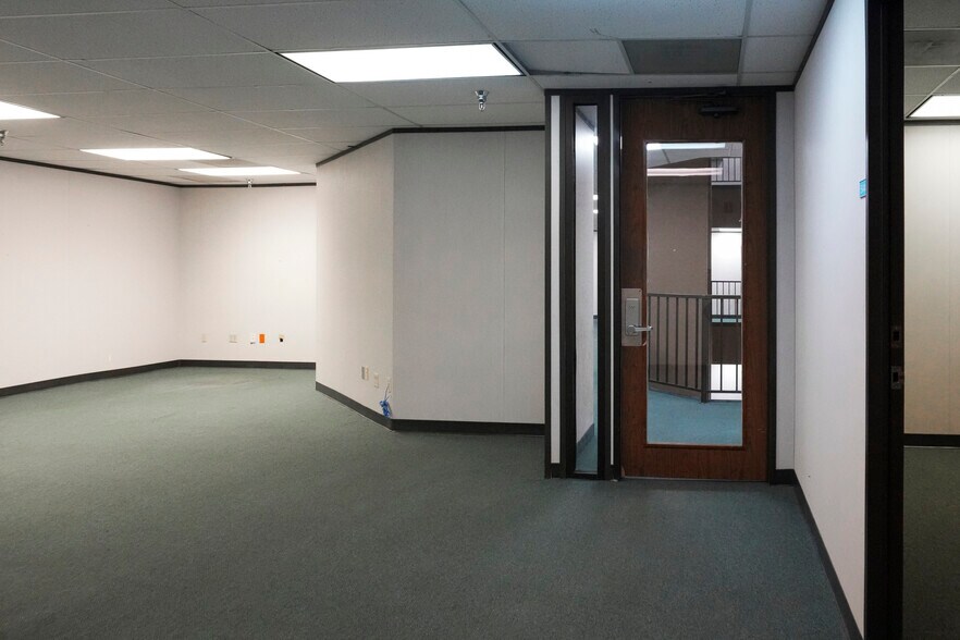 More Photos Of 5155 Flynn Pky, Corpus Christi Office For Lease