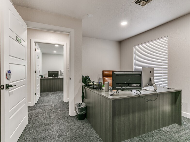More Photos Of 2520 NW 39th St, Oklahoma City Office For Sale