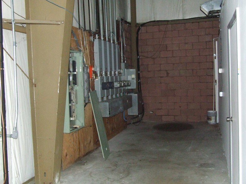 More Photos Of 876 N Lenola Rd, Moorestown Warehouse For Lease