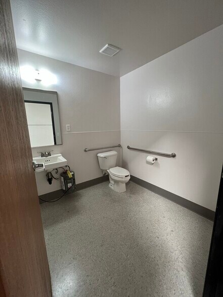 More Photos Of 212 Technology Dr, Irvine Unknown For Lease