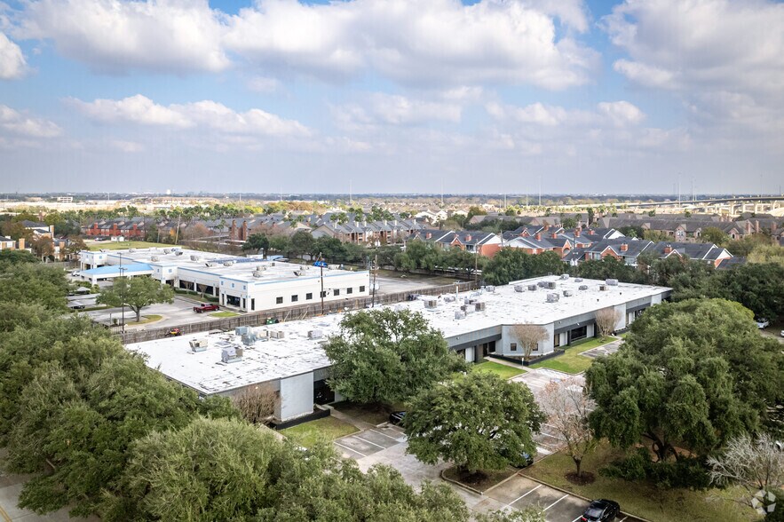 More Photos Of 900 S Loop Fwy W, Houston Unknown For Lease