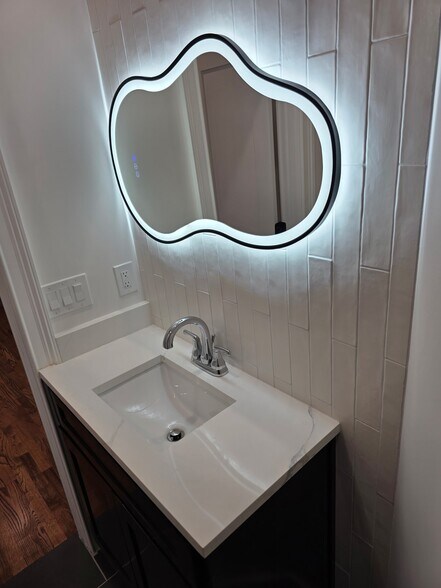 More Photos Of 981 Martin Luther King Jr Dr, Atlanta Office Residential For Lease