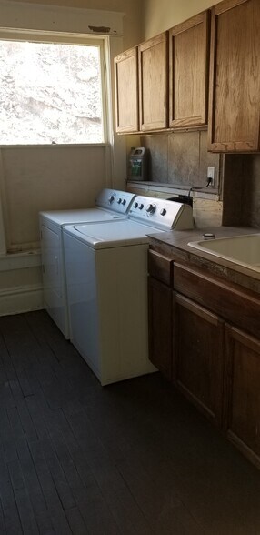 More Photos Of 213 Chase Creek St, Clifton Specialty For Sale