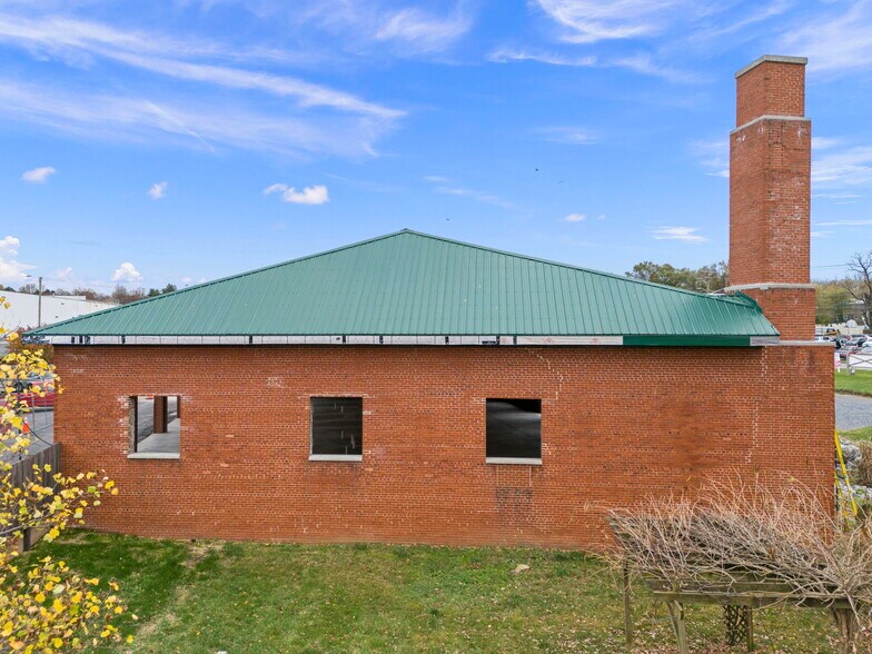 More Photos Of 156 Washington, Harrisonburg Light Distribution For Lease