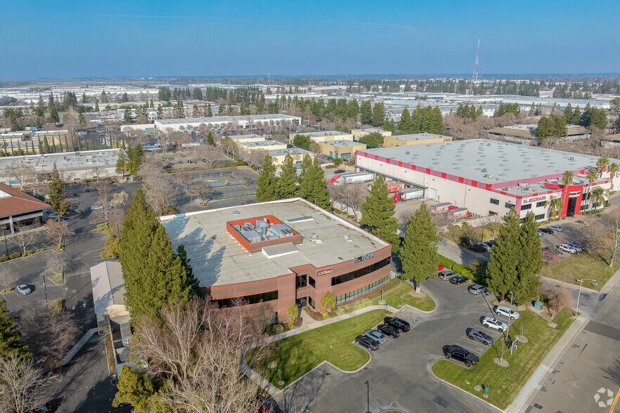 More Photos Of 3775 N Freeway Blvd, Sacramento Office For Lease