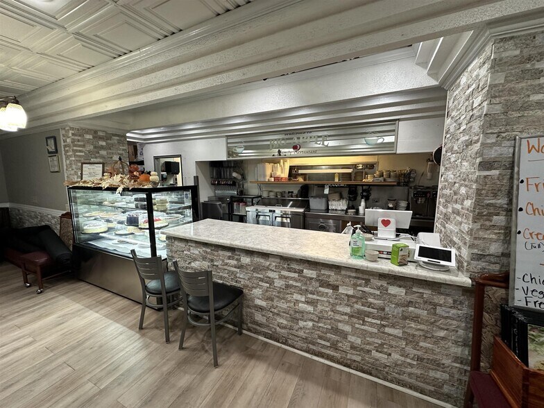 More Photos Of 1427 W Galena Ave, Freeport Restaurant For Sale