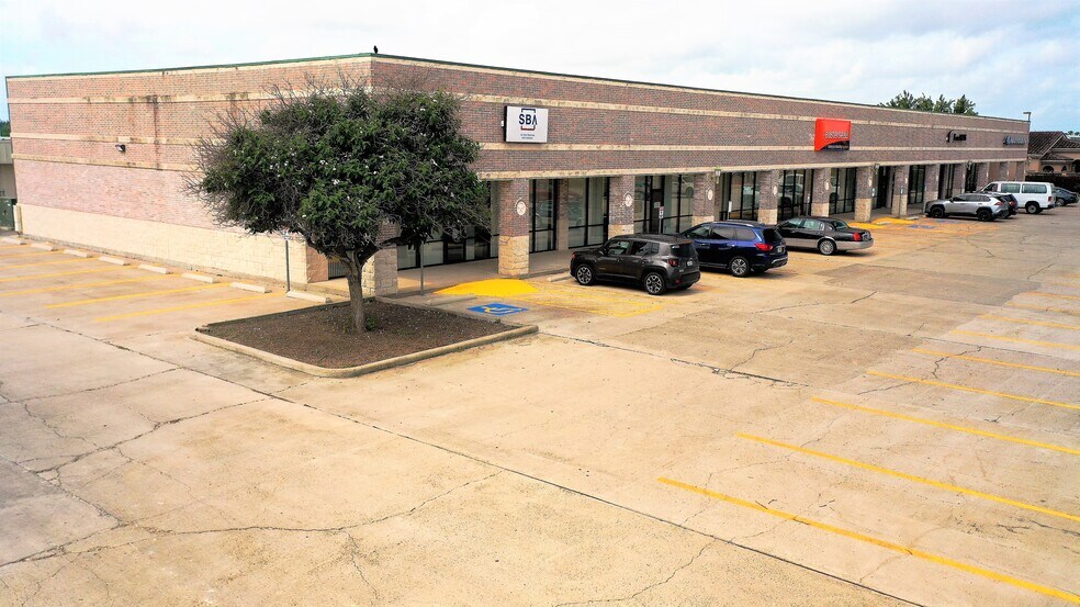 More Photos Of 2422 E Tyler Ave, Harlingen Storefront For Sale