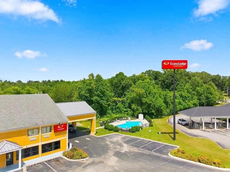 Primary Photo Of 634 David St, Centerville Hotel For Sale