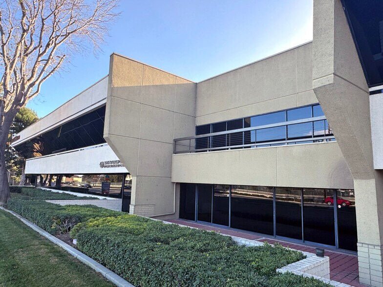More Photos Of 17701 Cowan, Irvine Office For Lease