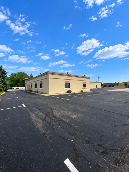 More Photos Of 302-304 Ohio St, Oshkosh Office For Sale