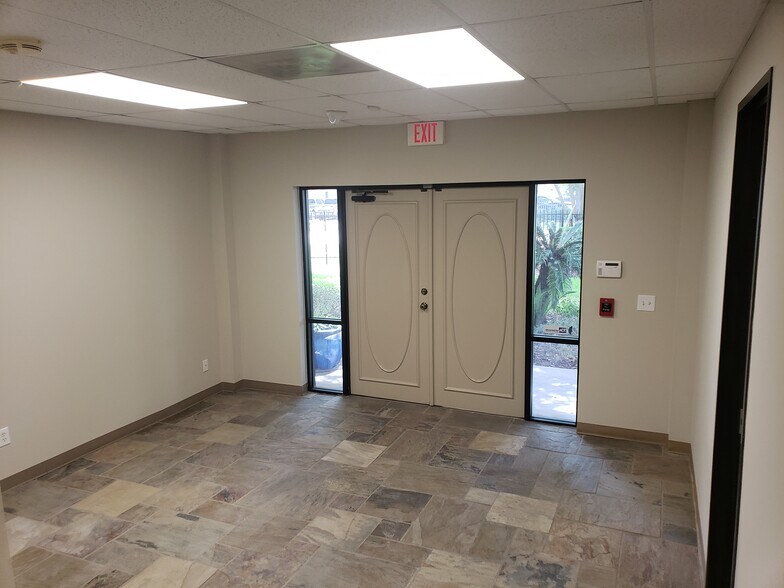 More Photos Of 5335 Brystone Dr, Houston Flex For Lease