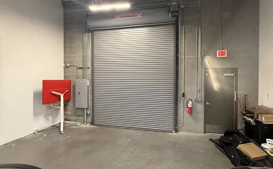More Photos Of 23439 N 35th Dr, Glendale Distribution For Lease