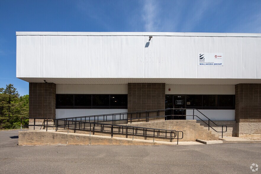 More Photos Of 80 13th Ave, Ronkonkoma Warehouse For Lease