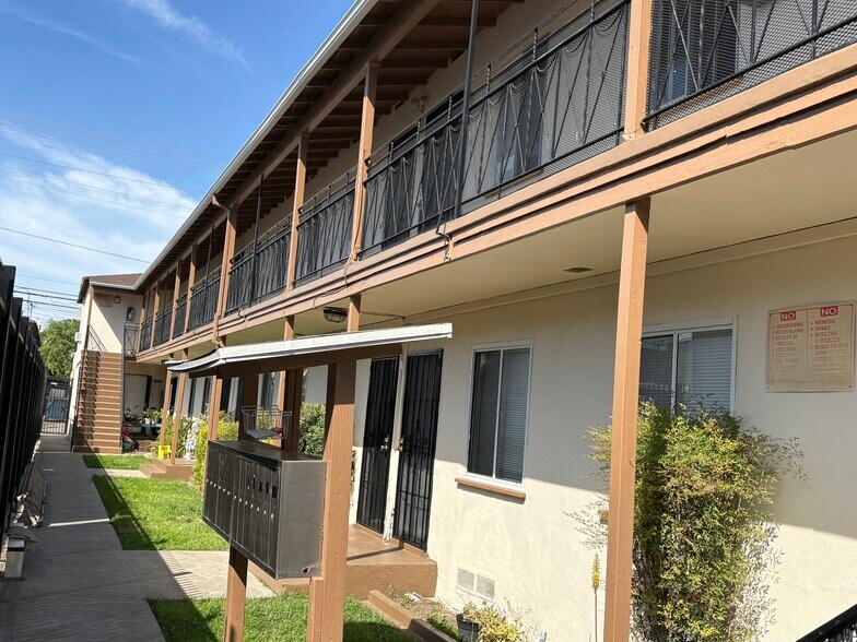 More Photos Of 1885-1887 Locust Ave, Long Beach Apartments For Sale