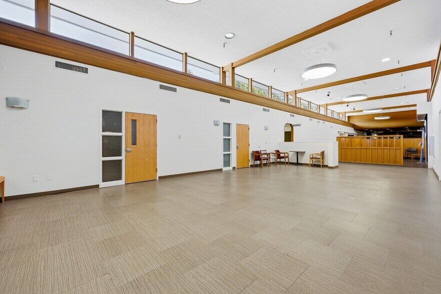 More Photos Of 500 NE Lilly Rd, Olympia Medical For Lease