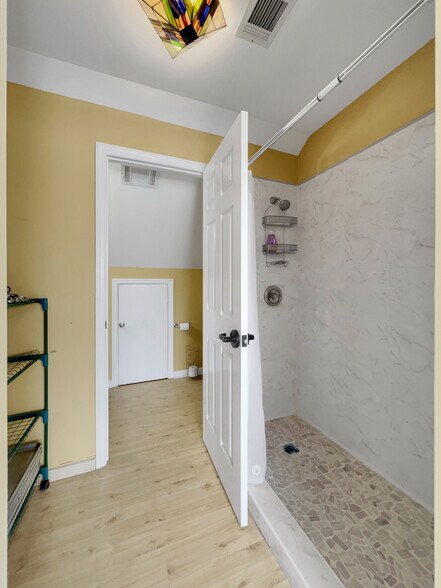 More Photos Of 9 Callaway Dr, Crawford Restaurant For Sale