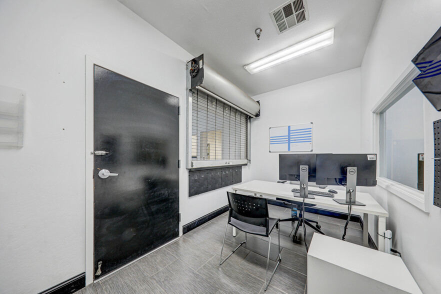 More Photos Of 4608 Rudnick Ct, Bakersfield Auto Dealership For Lease