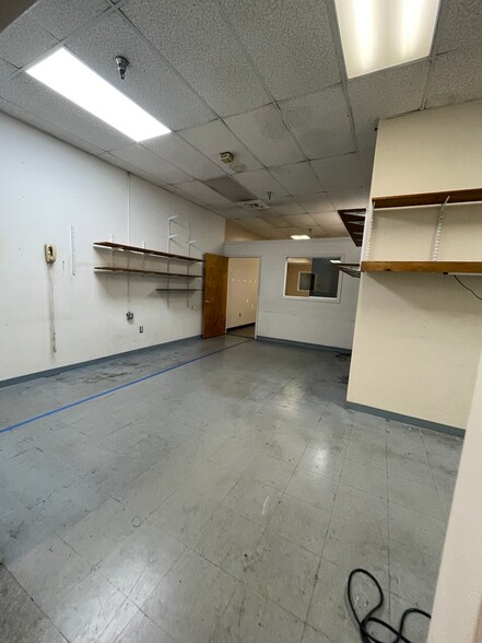 More Photos Of 921 W 7th St, Frederick Unknown For Lease