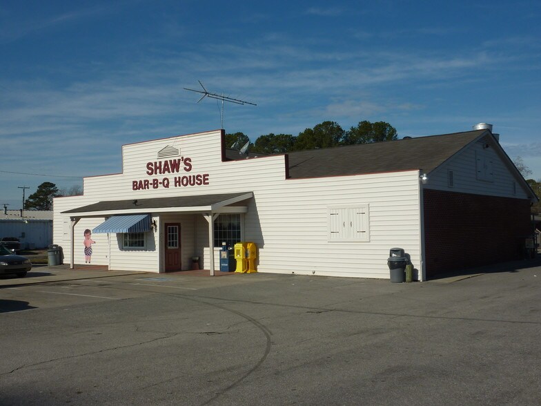 More Photos Of 202 West Blvd, Williamston Restaurant For Sale