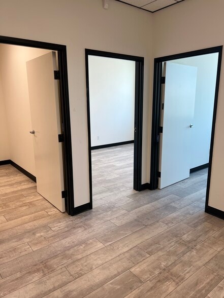 More Photos Of 14925-14945 Ventura Blvd, Sherman Oaks Office For Lease