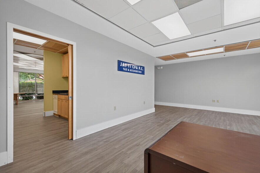 More Photos Of 1060-1090 Loftis Blvd, Newport News Office Residential For Sale