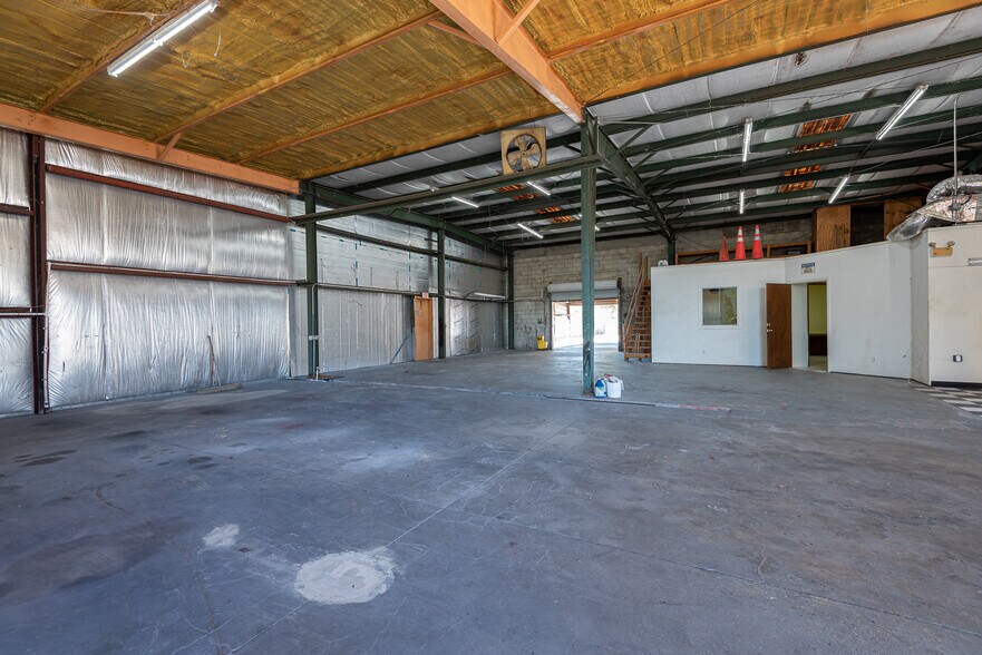 More Photos Of 420 NE 3rd Ave, Cape Coral Warehouse For Lease