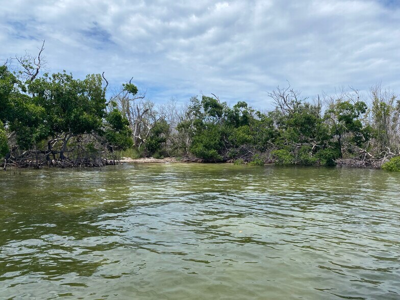 More Photos Of 3096 Skipper Ln, Saint James City Marina For Sale