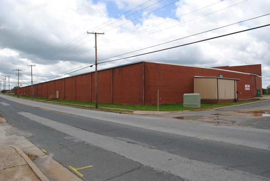 More Photos Of 501 S Main St, Landis Manufacturing For Sale