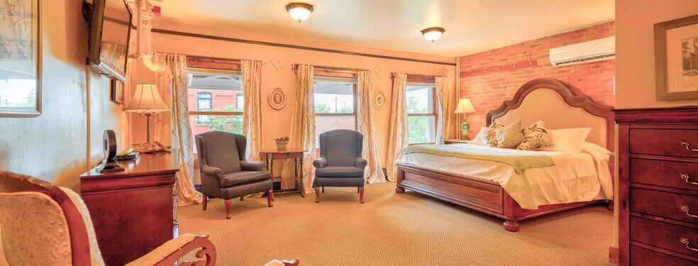 More Photos Of 23 N Leroux St, Flagstaff Hotel For Sale