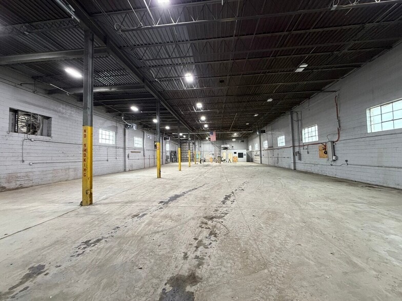More Photos Of 7112 Commercial Ave, Baltimore Warehouse For Lease