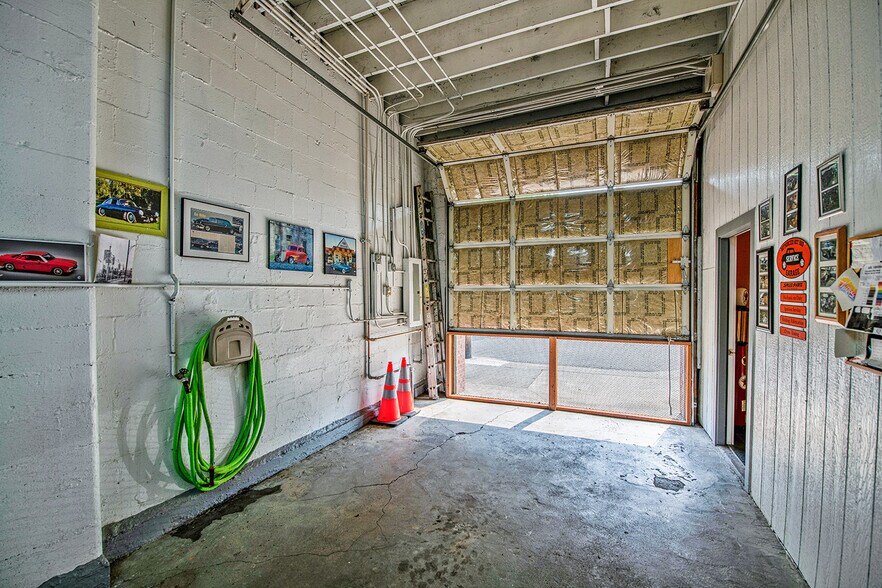 More Photos Of 327 SE 80th Ave, Portland Auto Repair For Sale