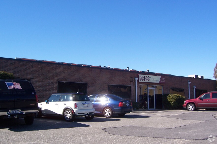 Primary Photo Of 3 Elm St, Locust Valley Warehouse For Lease