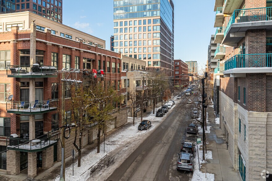 Primary Photo Of 14 N Sangamon St, Chicago Medical For Sale