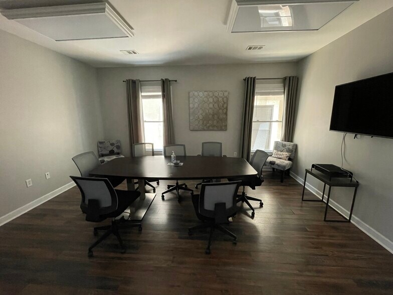 More Photos Of 955 W Wade Hampton Blvd, Greer Office For Lease