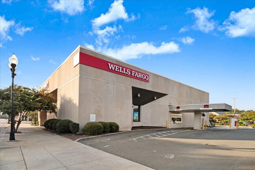 More Photos Of 201 E Market St, Smithfield Bank For Sale