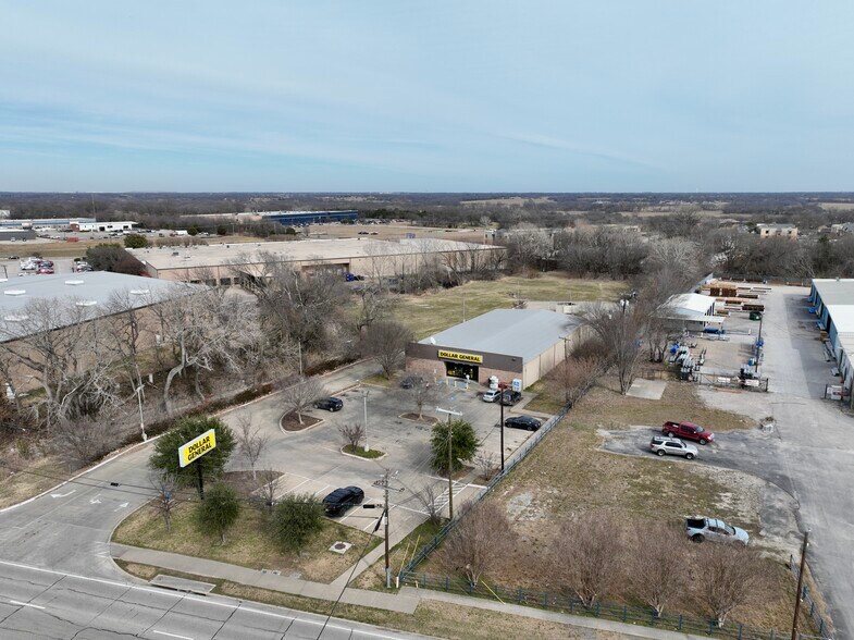 More Photos Of 902 N McDonald St, McKinney Industrial For Lease
