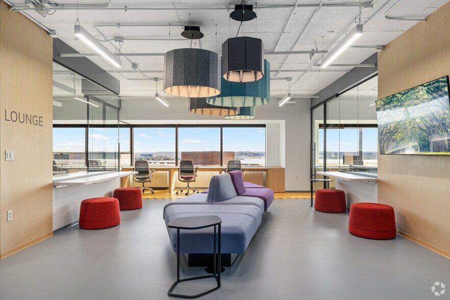 More Photos Of 1550 Crystal Dr, Arlington Office For Lease