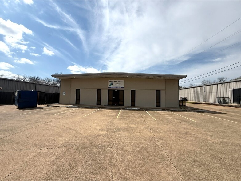 Primary Photo Of 2421 Thomas Rd, Haltom City Warehouse For Sale