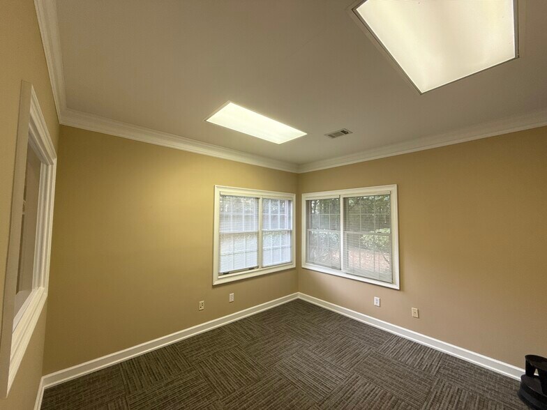 More Photos Of 500 Sun Valley Dr, Roswell Office For Sale