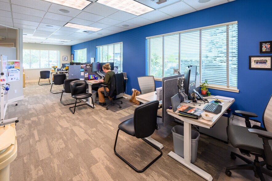 More Photos Of 296 SW Columbia St, Bend Office For Sale
