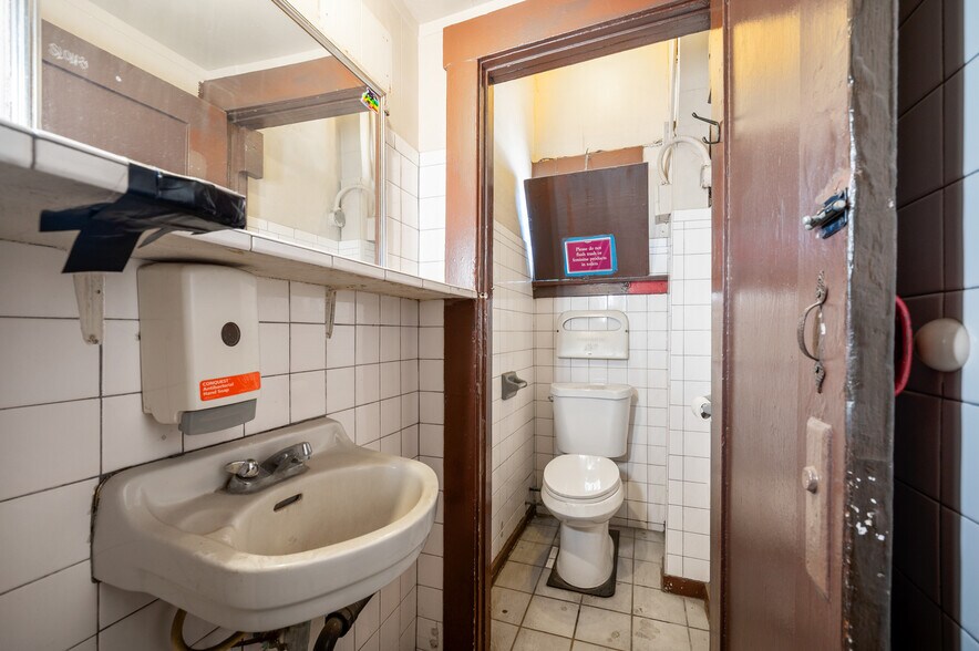 More Photos Of 1908 S Pacific Ave, San Pedro Restaurant For Sale