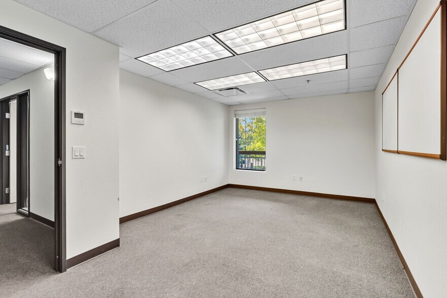 More Photos Of 114 Village Pl, Dillon Office For Sale