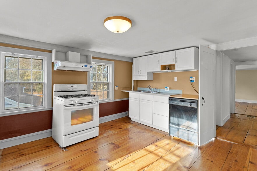 More Photos Of 80 Lafayette Rd, Hampton Falls Freestanding For Sale